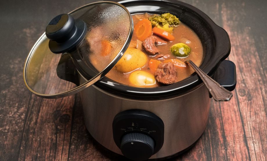 A new age slow cooker equipped with wifi, smartphone connectivity and temperature control